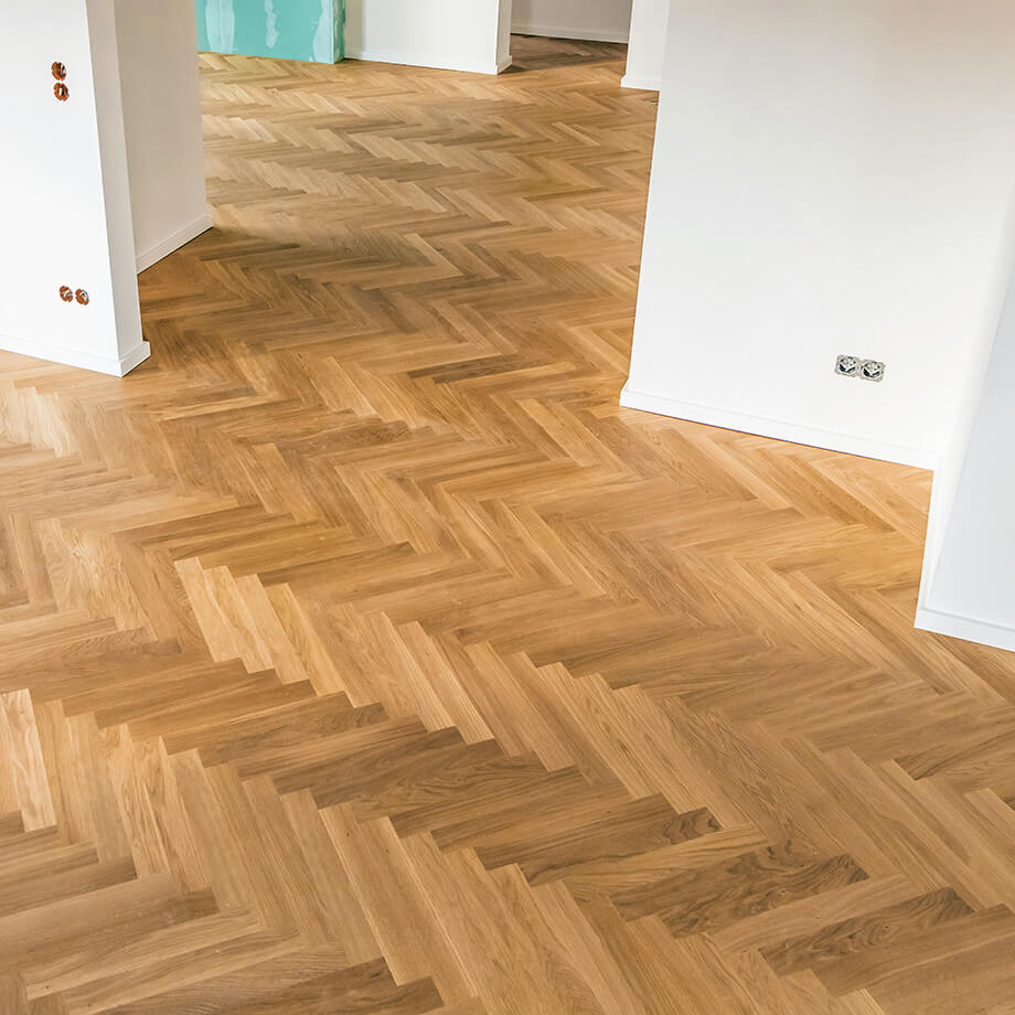 Villa Bad Homburg - Fischgrätparkett mit präziser Linienführung über drei Räume