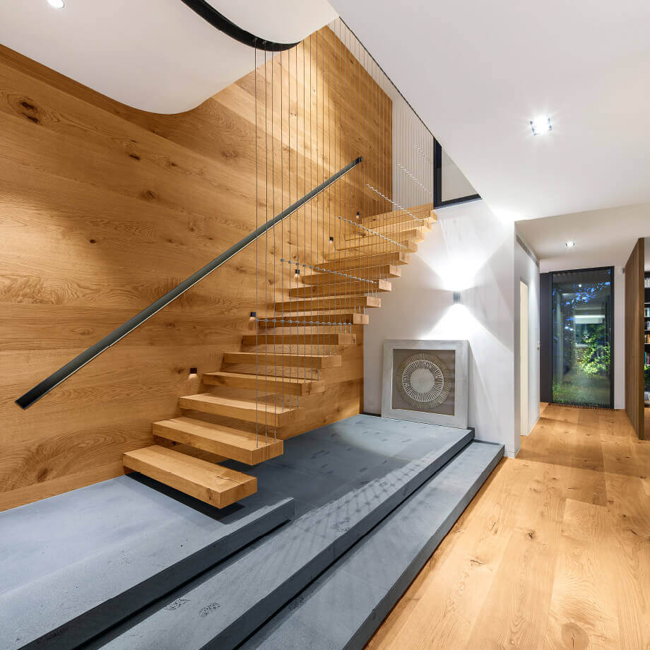 Großformatige Muster und begehbares Parkett als Inspiration im Showroom