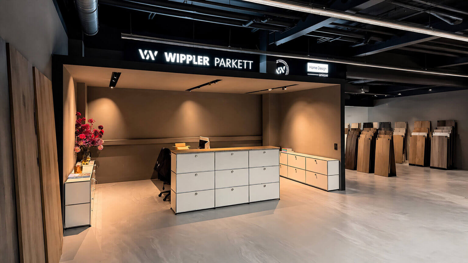 Empfang im Showroom von Wippler Parkett in Friedrichsdorf, nahe Frankfurt