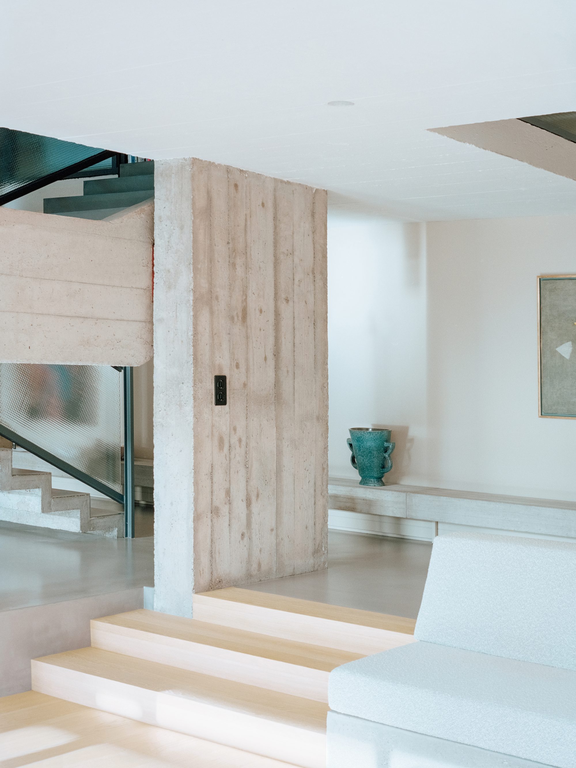 Wohnraum mit Bauwerk Landhausdiele in Eiche