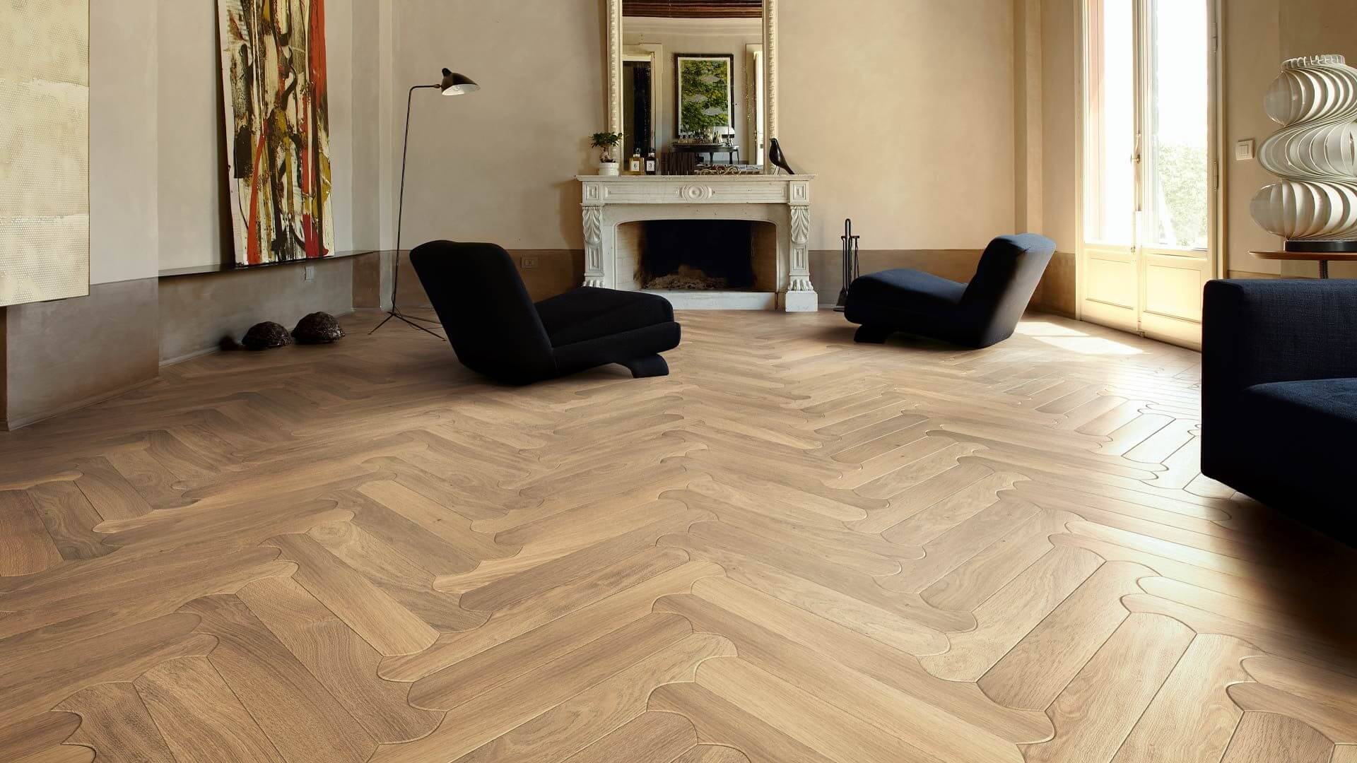 Wohnraum mit Kamin und Listone Giordano Natural Genius Biscuit in Eiche Civita 1695