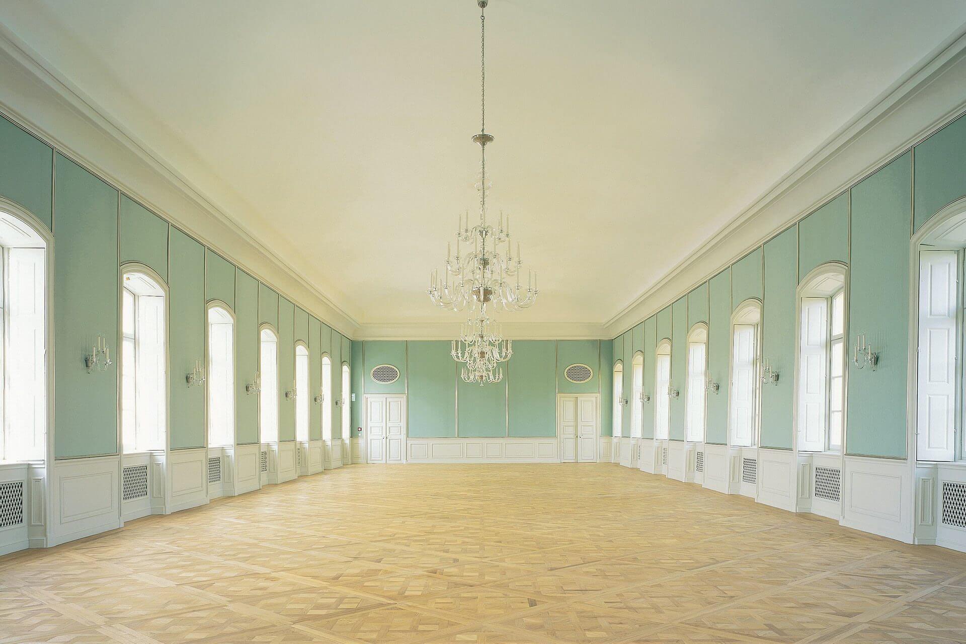 Saal mit Tafelparkett Versailles von Schotten und Hansen